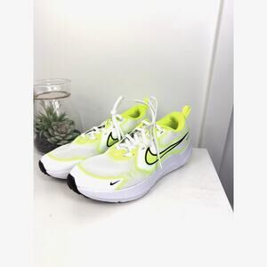 Cute NWTs Nike Shoes Size 6